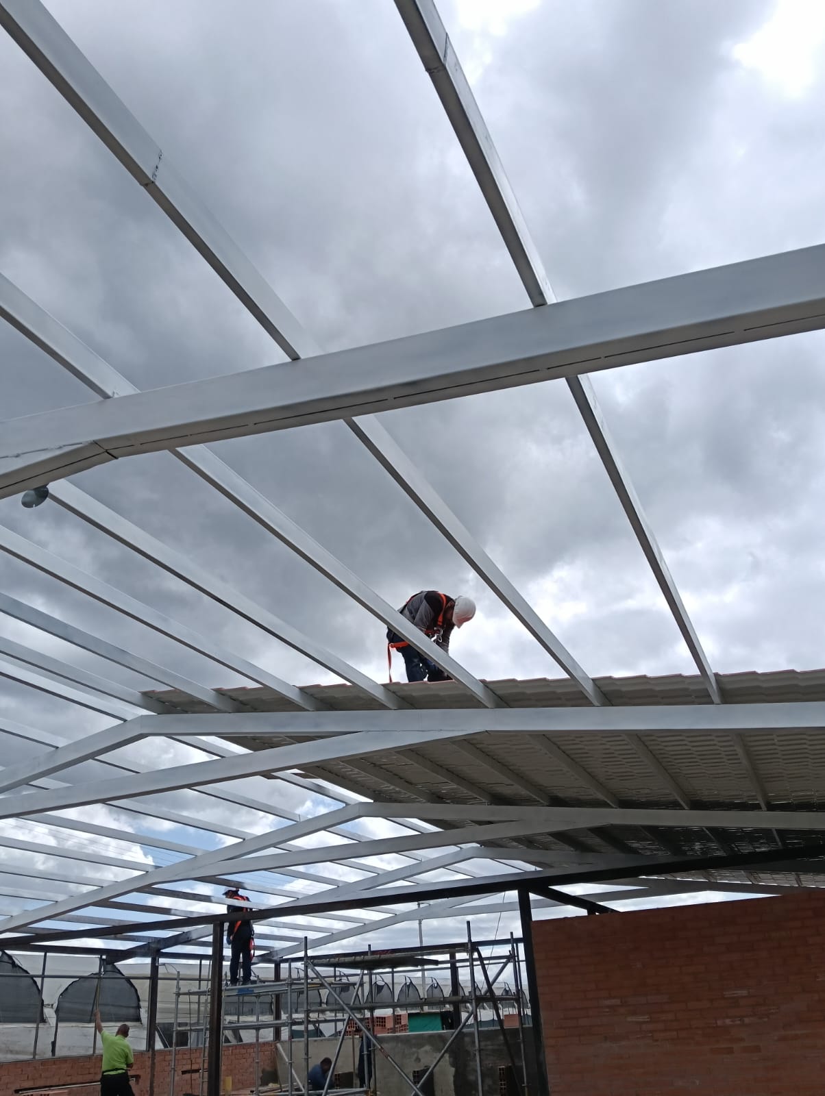 Instalación de tejado UPVC cubierta bodega casino 