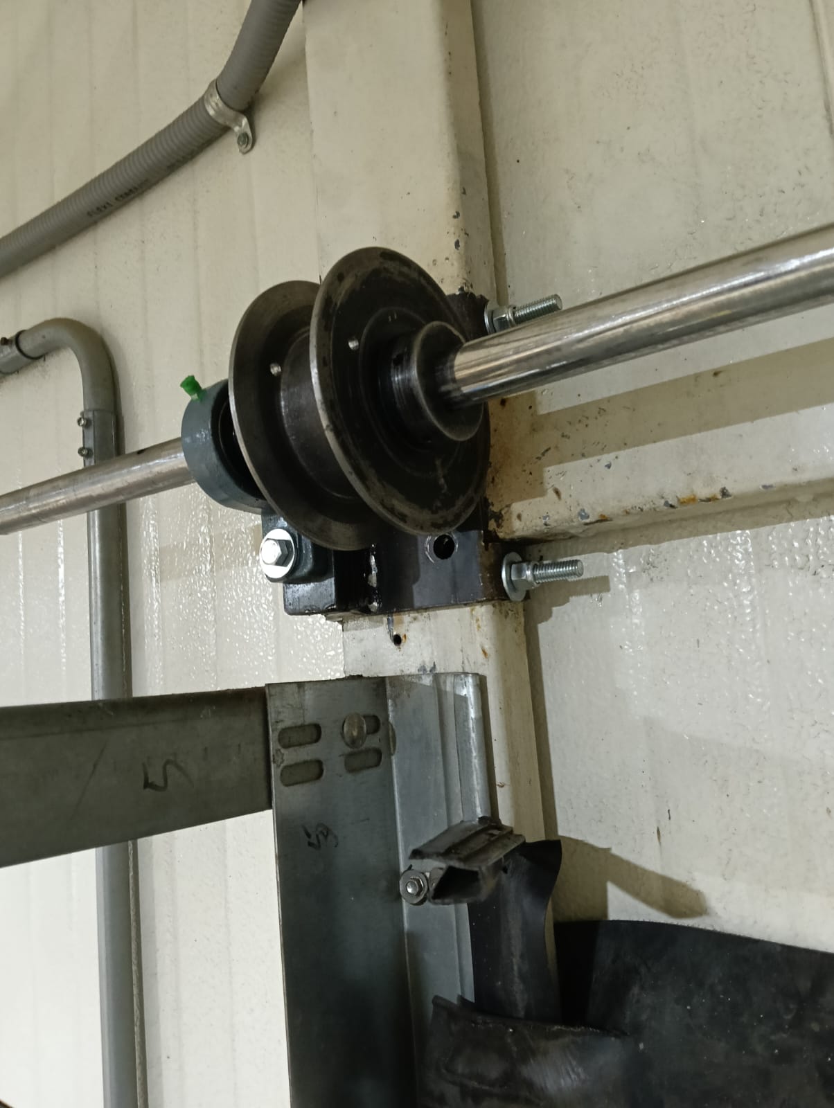 Instalación y pruebas de sistema de poleas 