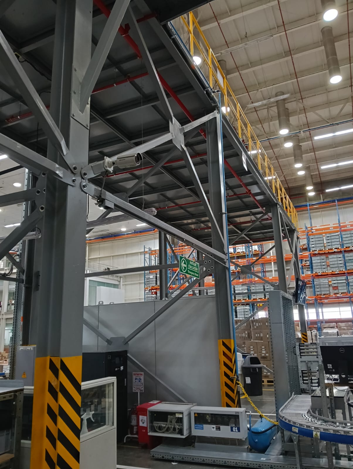 Instalación estructura mezanine 