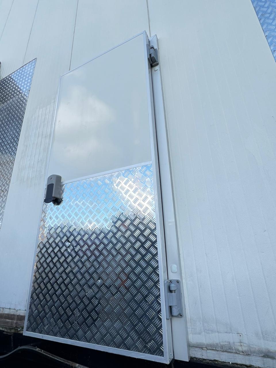 fabricación e instalación puertas cuarto frio 