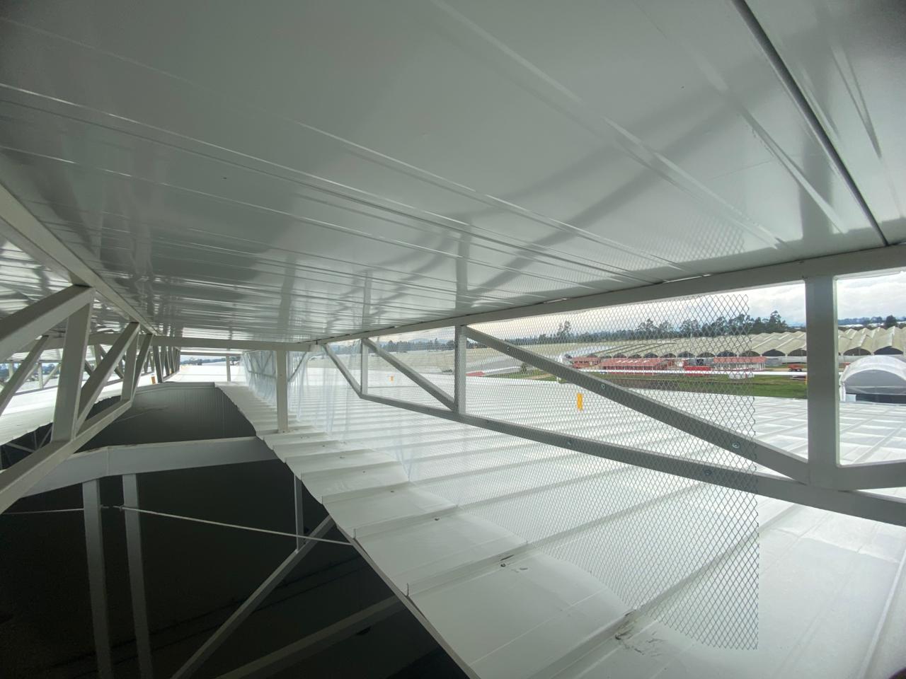 Instalación de malla en cumbreras 
