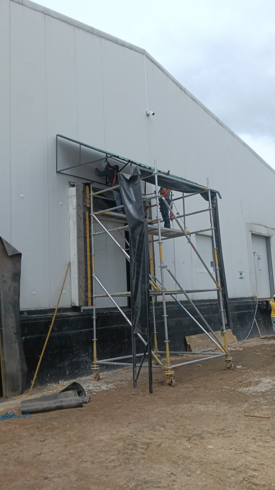 Instalación puertas cuartos fríos 