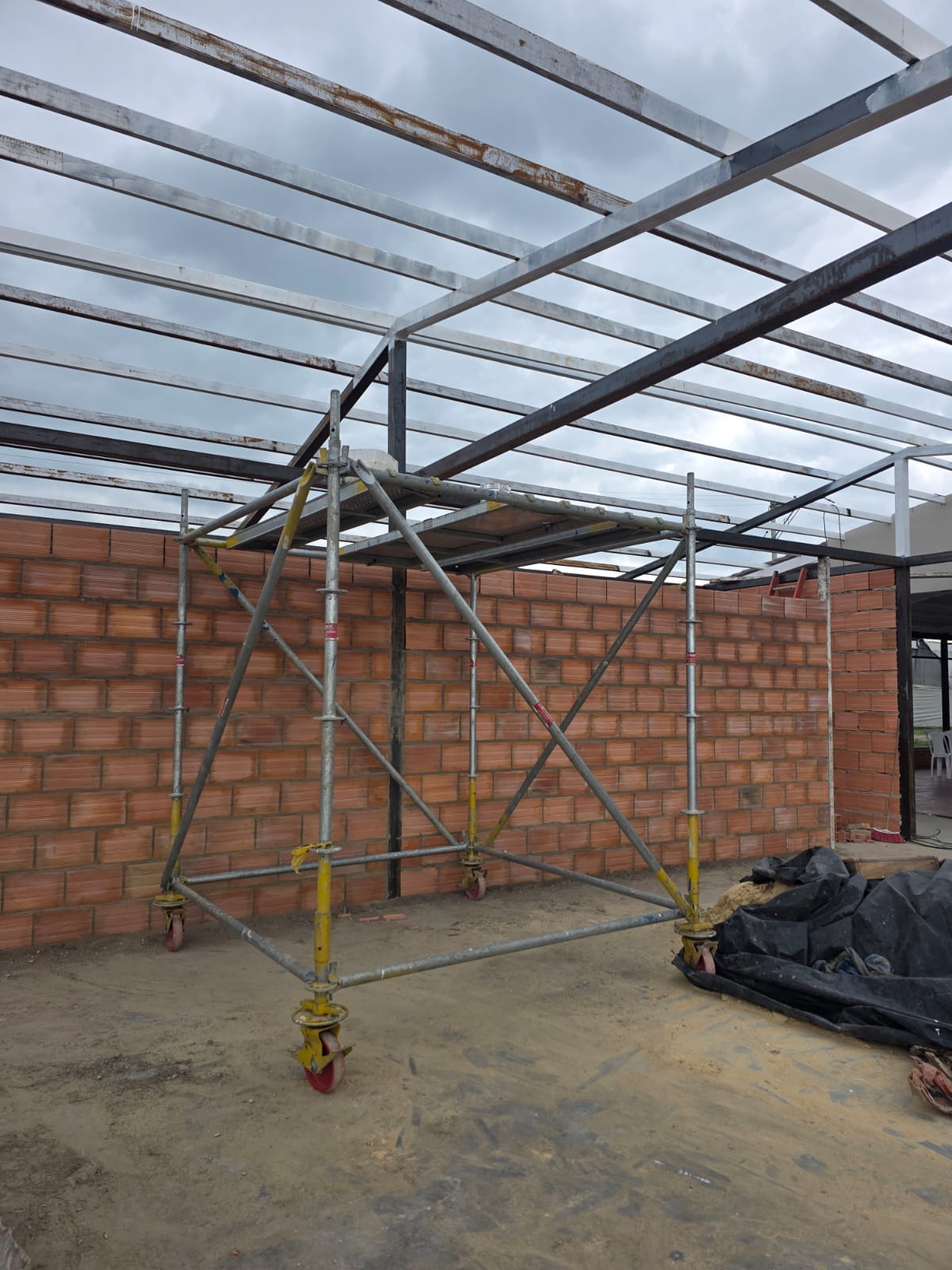 Instalación de estructura cubierta 