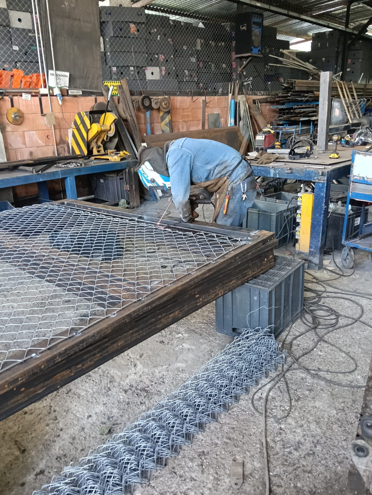 Fabricación de rejas para cerramientos 