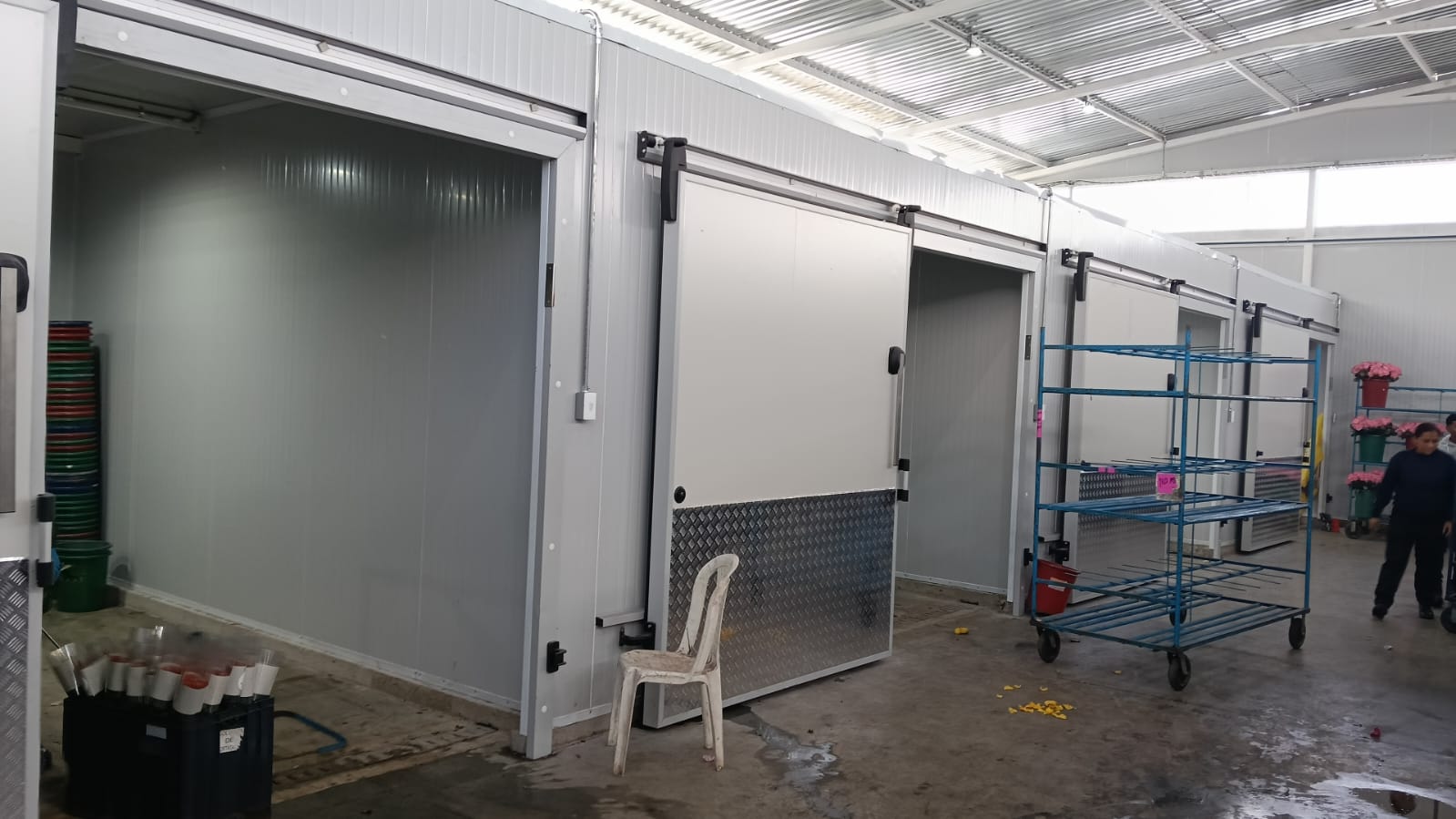 fabricación e instalación de puertas cuartos fríos 