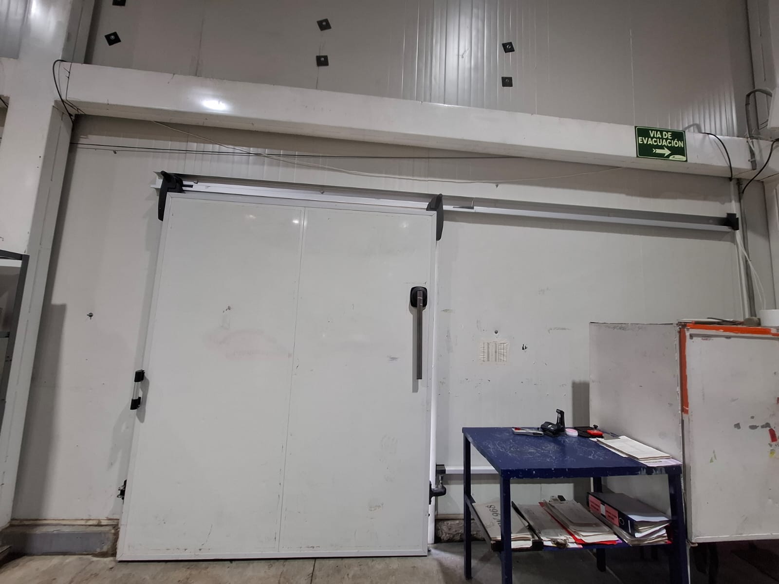 Instalación de puertas cuartos fríos 