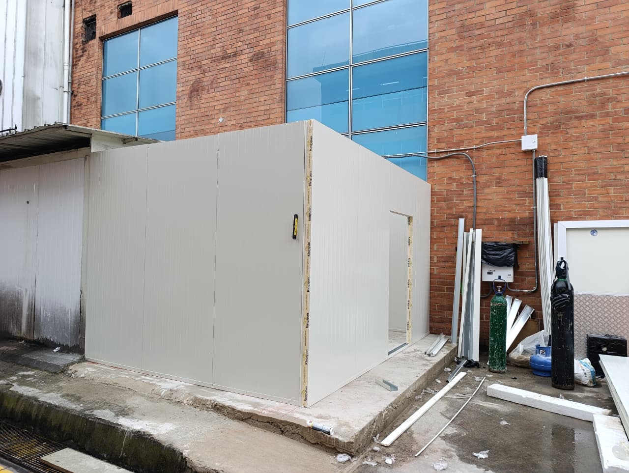Construcción de cuartos frios según requerimientos 